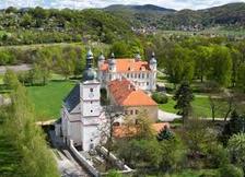 Proč se 31. května rozsvítí zeleně kostel sv. Floriána v Krásném Březně? 